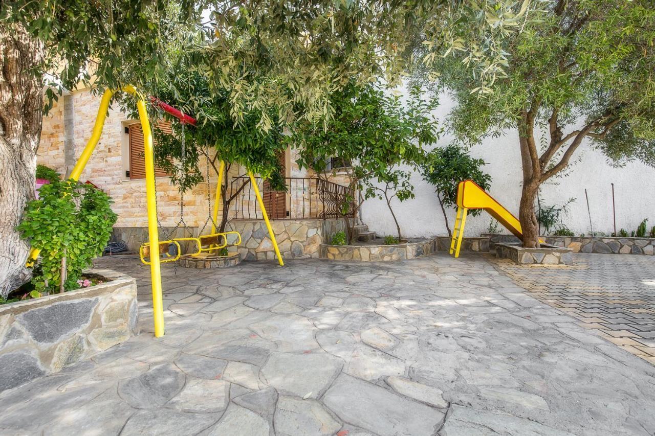 Laskarina Onar Studios Potos Exterior foto
